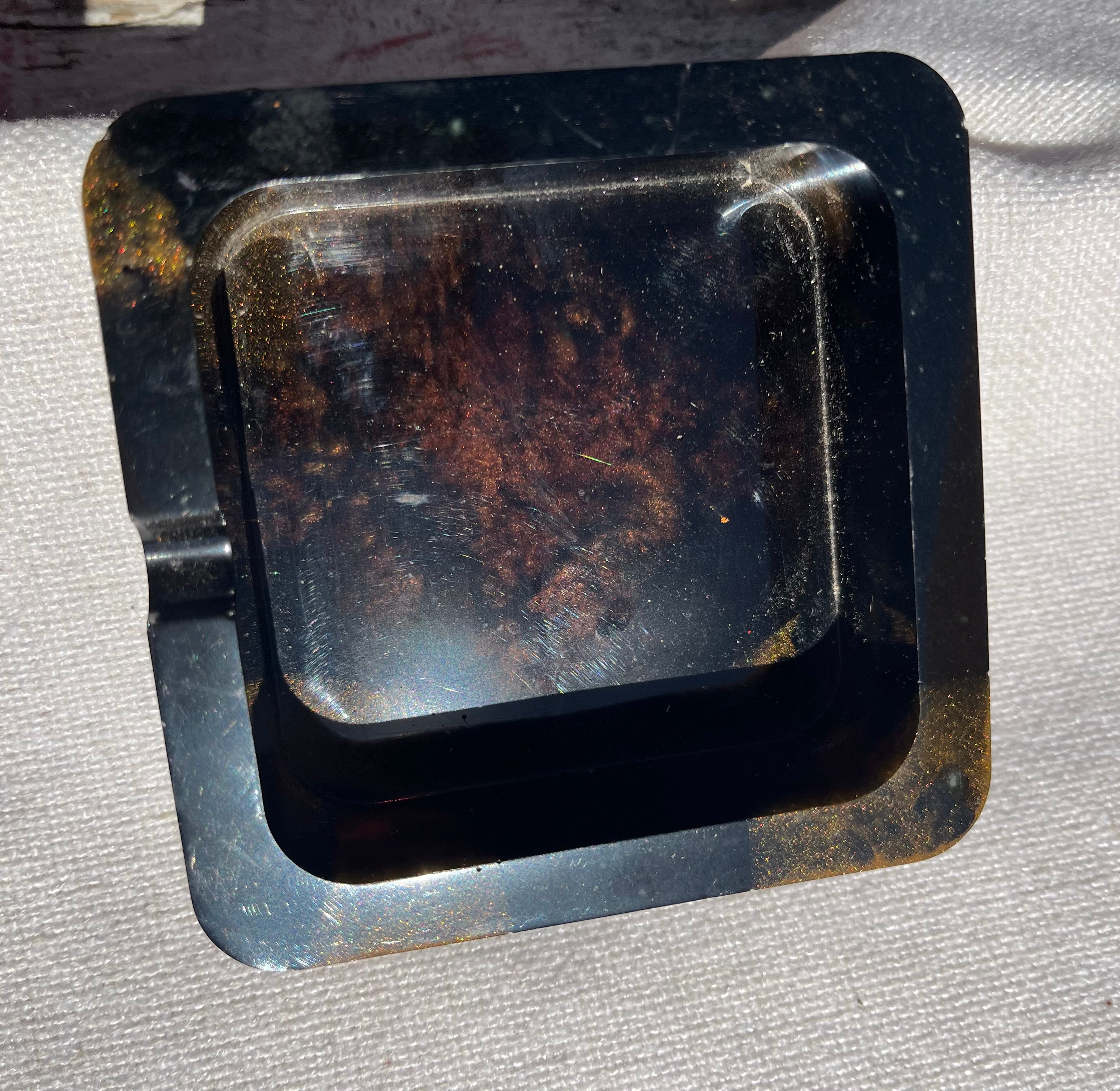 Resin ashtray with Mica Powder
