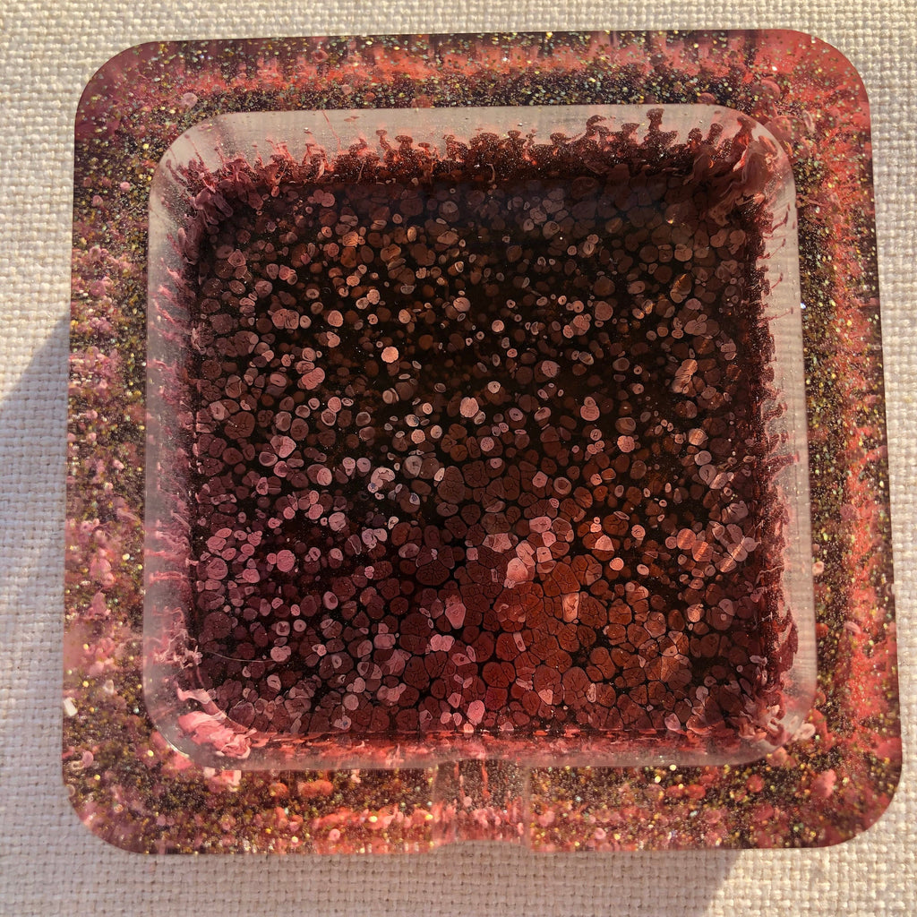 Resin ashtray with alcohol inks effect